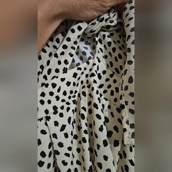 VICI Flawless Well Behaved Printed Pocketed Tie Romper. Size small - Picture 11 of 16